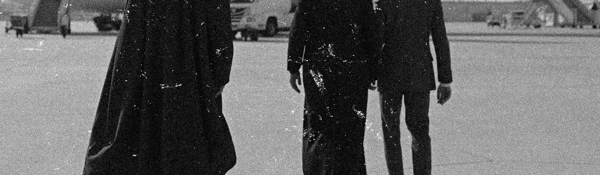 امام موسی صدر در کنار همراهان